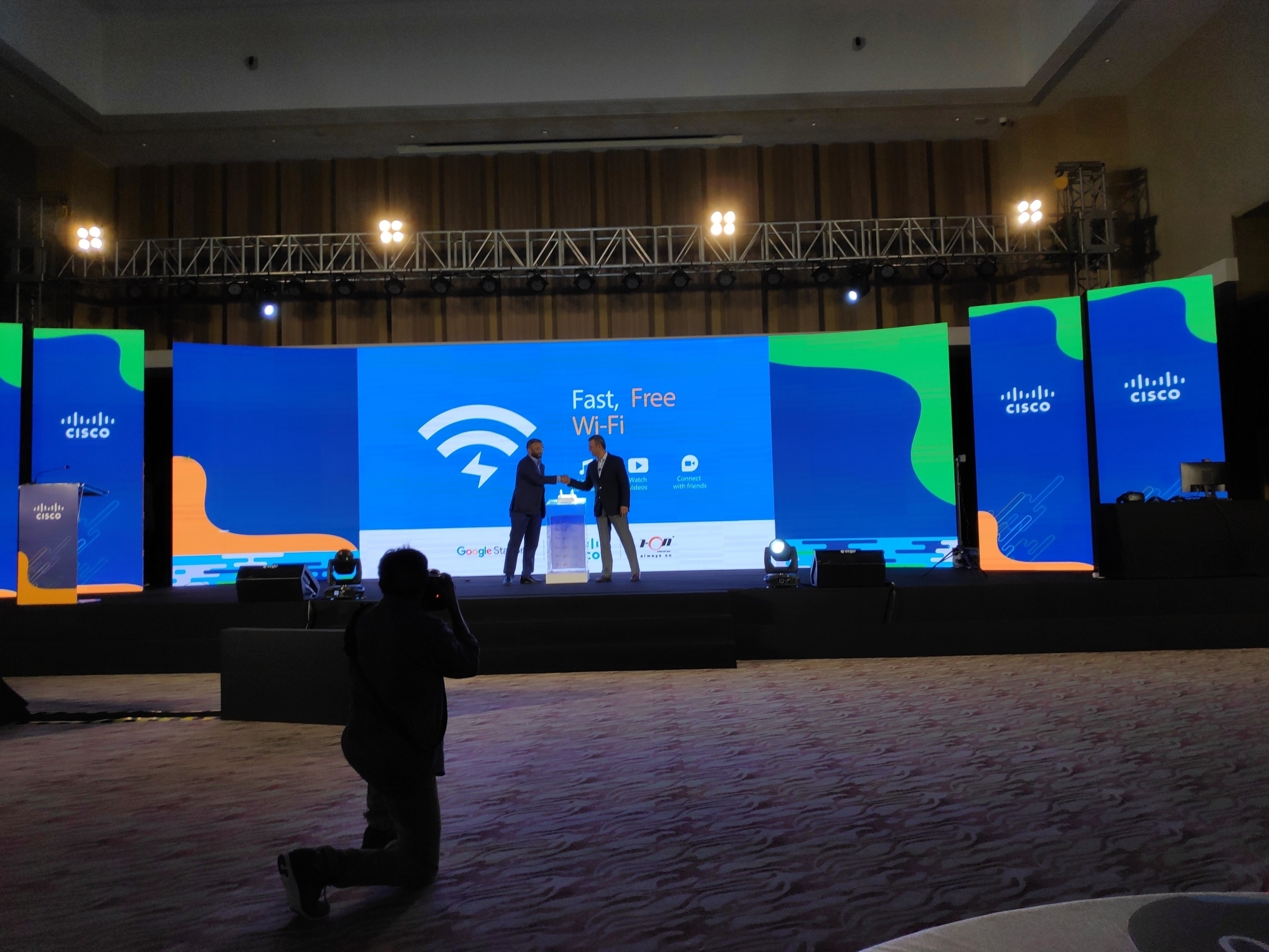 Cisco Joins Google To Launch Free Public Wi Fi In India India